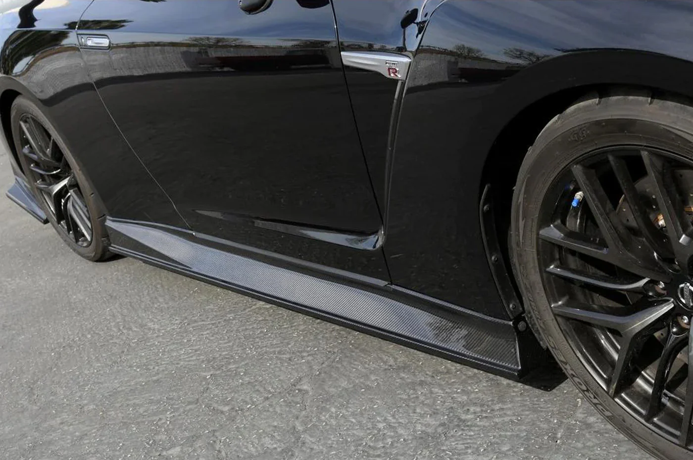 APR Carbon Fiber Side Skirt Extensions for 2017+GTR (FS-603517) - Image 3