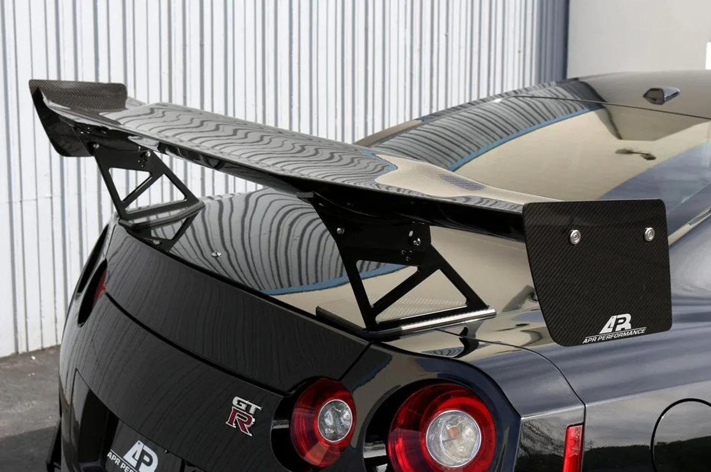 APR GTC-500 Nissan R35 GTR Wing Side Plates (AA-100042) - Image 3