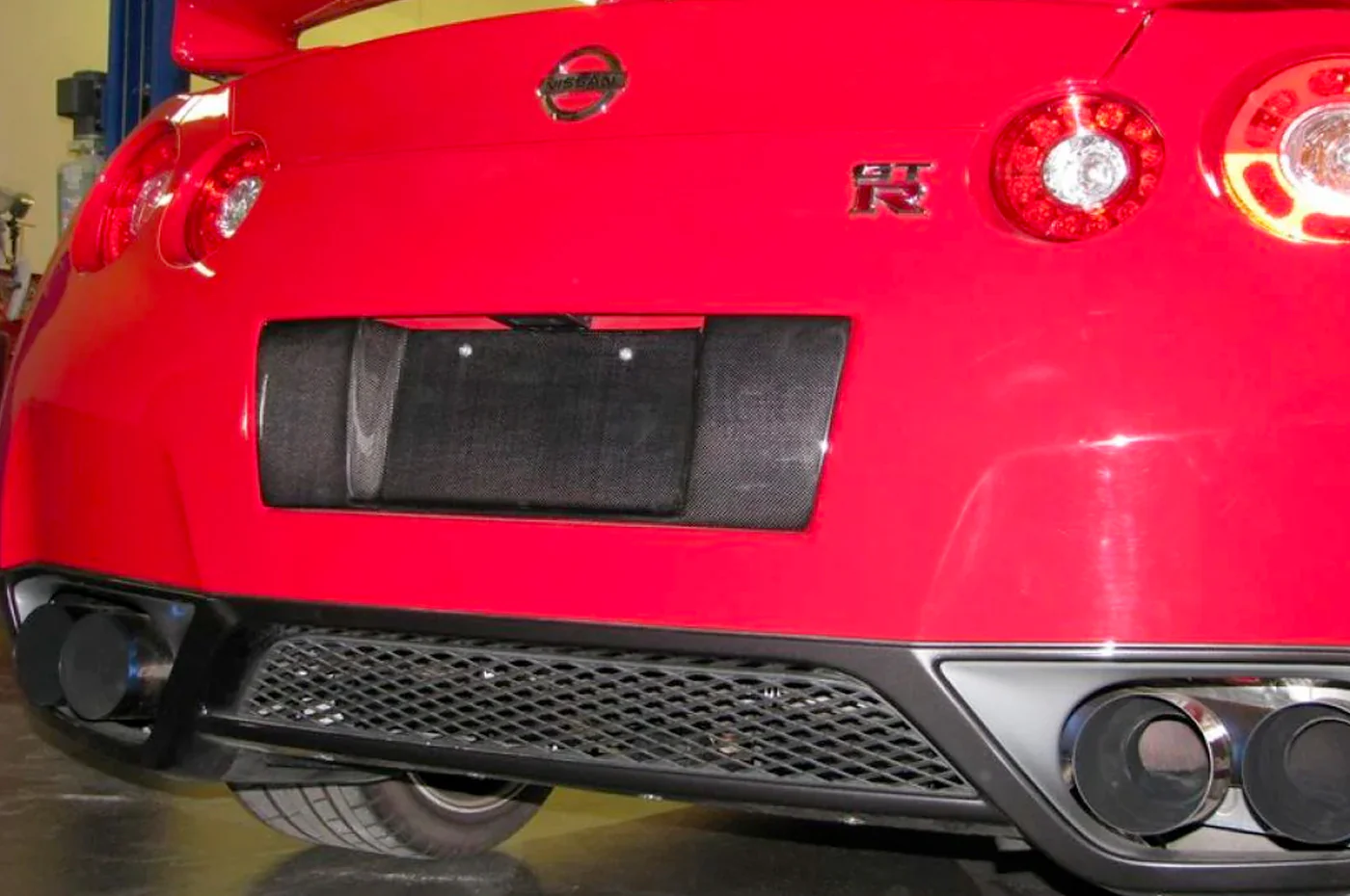 APR Carbon Fiber License Plate Backing for 09-11 GTR (CBX-R35LIC) - Image 2