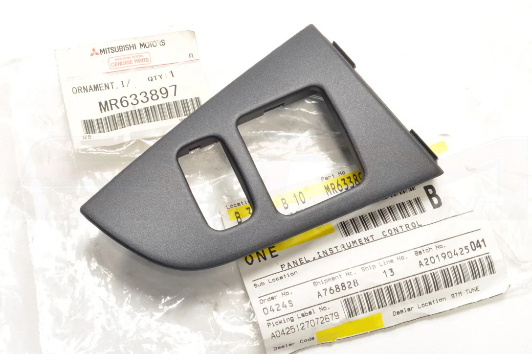 Mitsubishi OEM Dash Panel (ACD/Mirrors) for Evo 7/8/9 (MR633897) - Image 5
