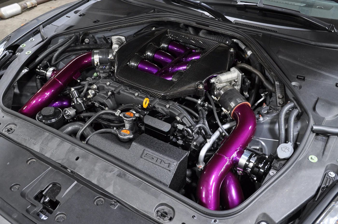 Seibon Carbon Fiber Engine Cover for R35 GTR (EC0910NSGTR) - Image 5