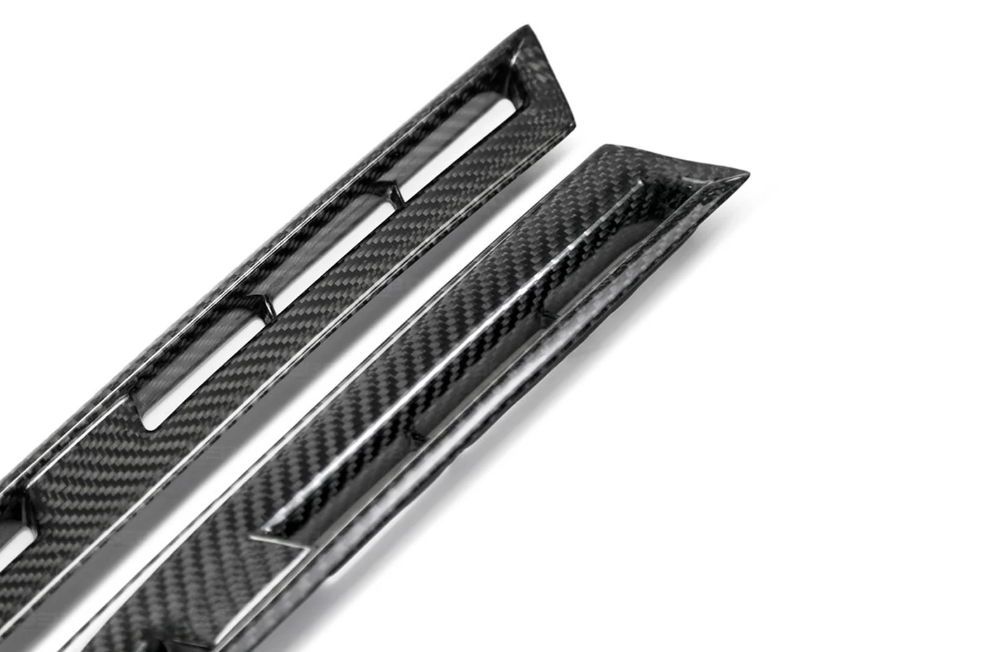 Seibon Carbon Fiber Fender Vents (Gloss) for R35 GTR (FD0910NSGTR) - Image 3