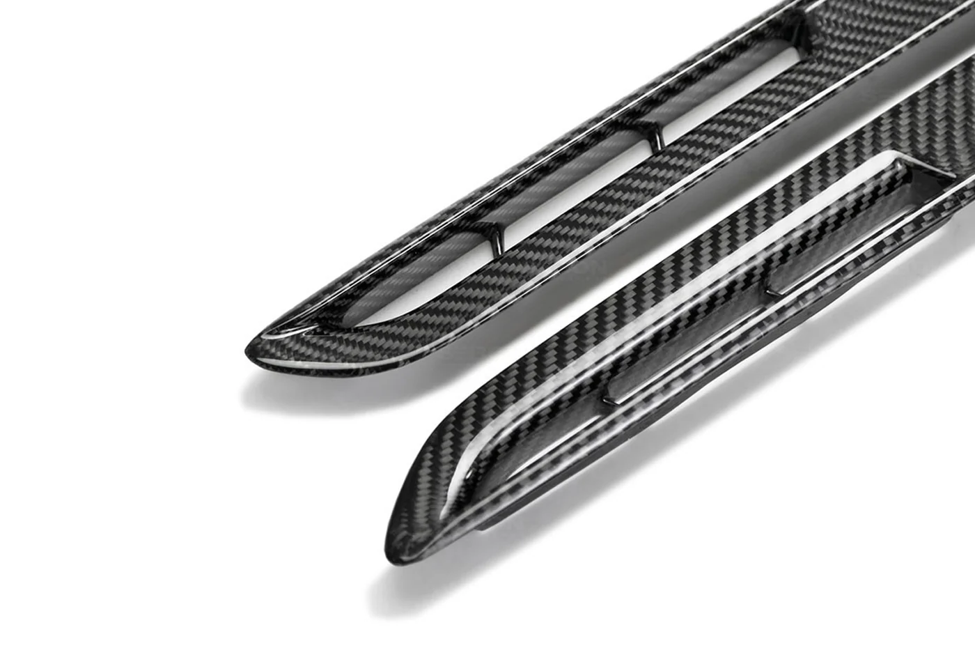 Seibon Carbon Fiber Fender Vents (Gloss) for R35 GTR (FD0910NSGTR) - Image 4