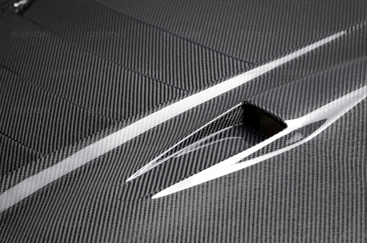 Seibon Carbon Fiber Hood DS Style Gloss for R35 GTR 2009-2016 (HD0910NSGTR-DS) - Image 3