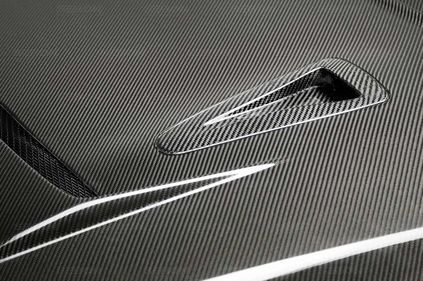 Seibon Carbon Fiber Hood DV Style Gloss for R35 GTR 2009-2016 (HD0910NSGTR-DV) - Image 3