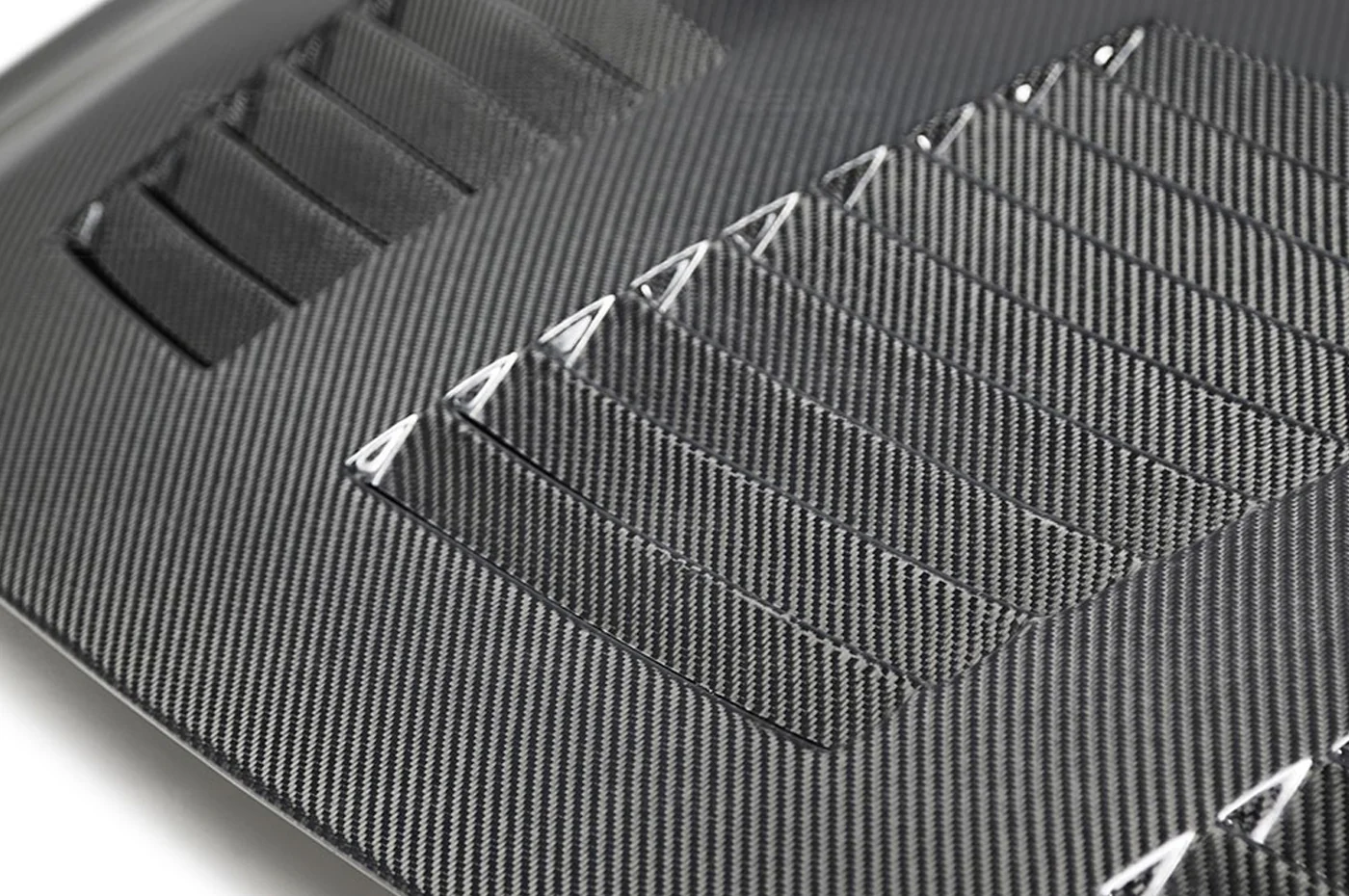 Seibon Carbon Fiber Hood GT Style Gloss for R35 GTR 2009-2016 (HD0910NSGTR-GT) - Image 3