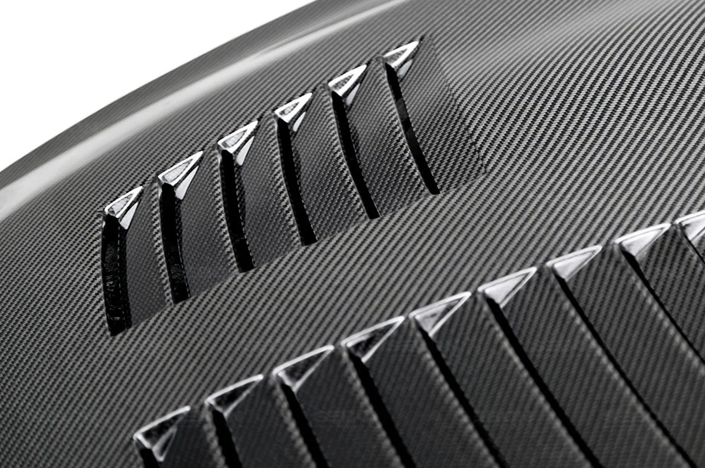 Seibon Carbon Fiber Hood GT Style Gloss for R35 GTR 2009-2016 (HD0910NSGTR-GT) - Image 4
