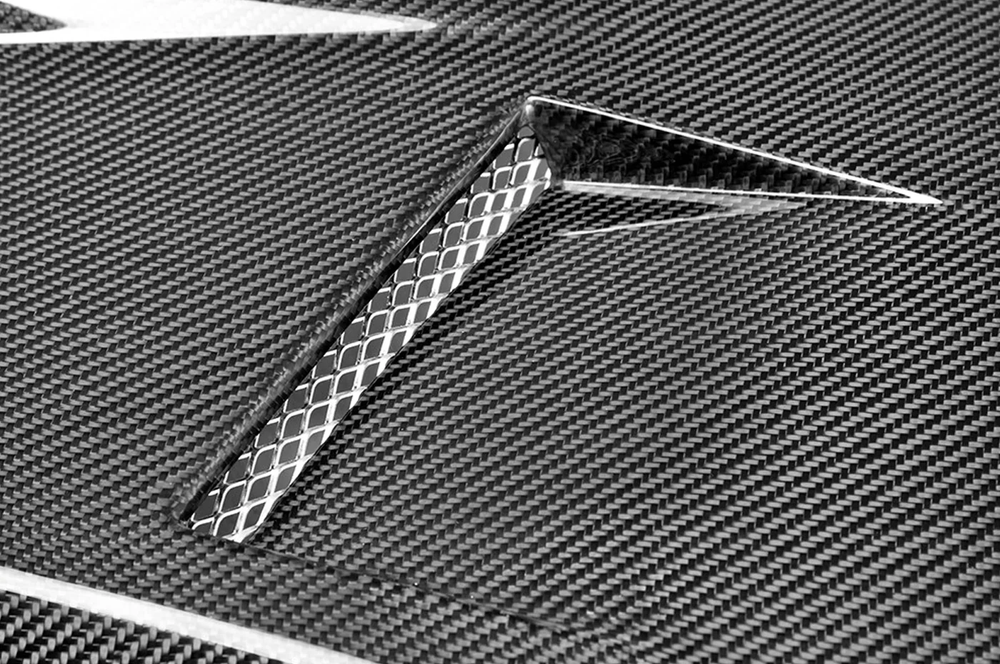 Seibon Carbon Fiber Hood GTII Style Gloss for R35 GTR 2009-2016 (HD0910NSGTR-GTII) - Image 4