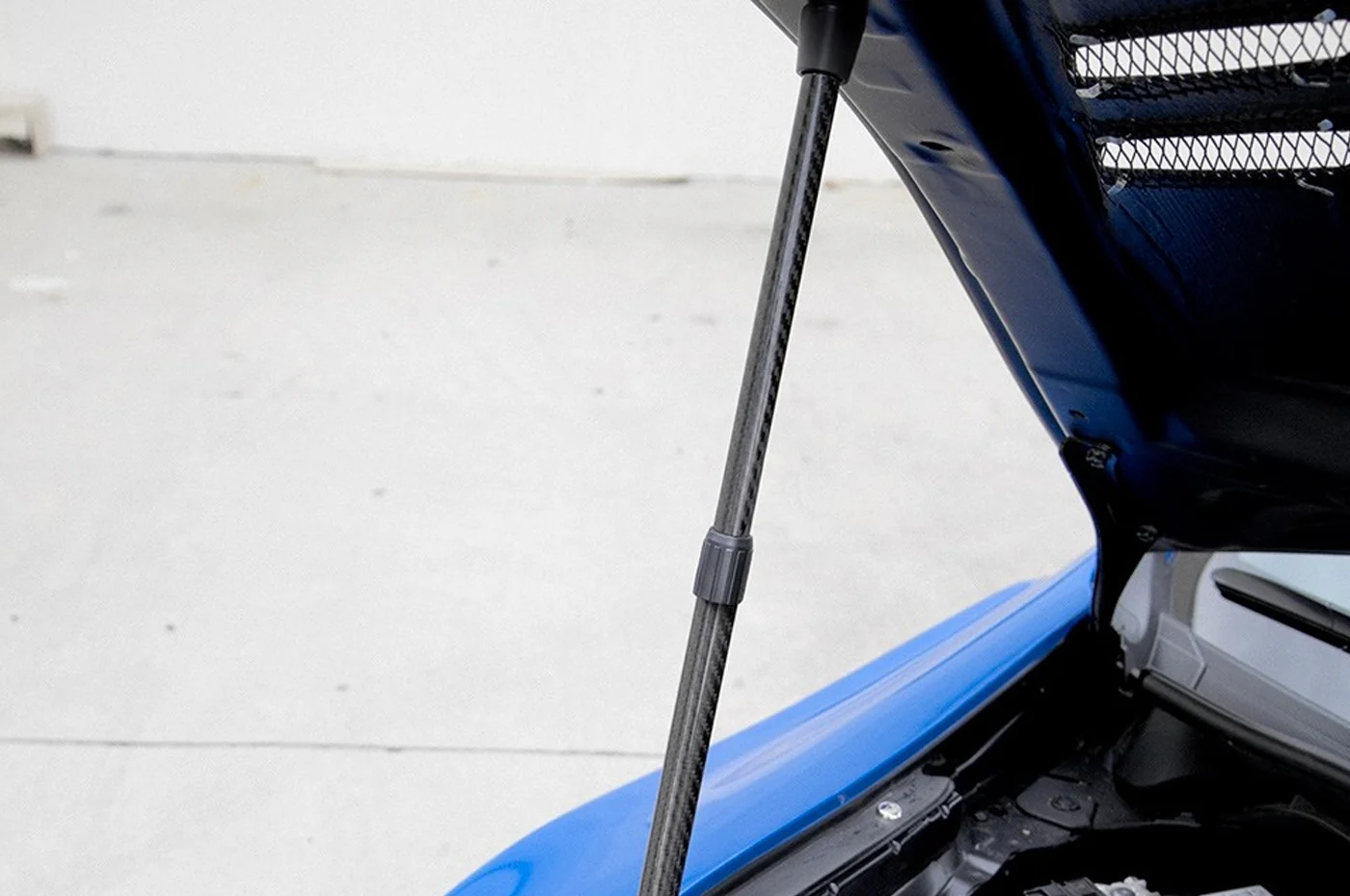 Seibon Carbon Fiber Hood / Trunk Prop - Image 6