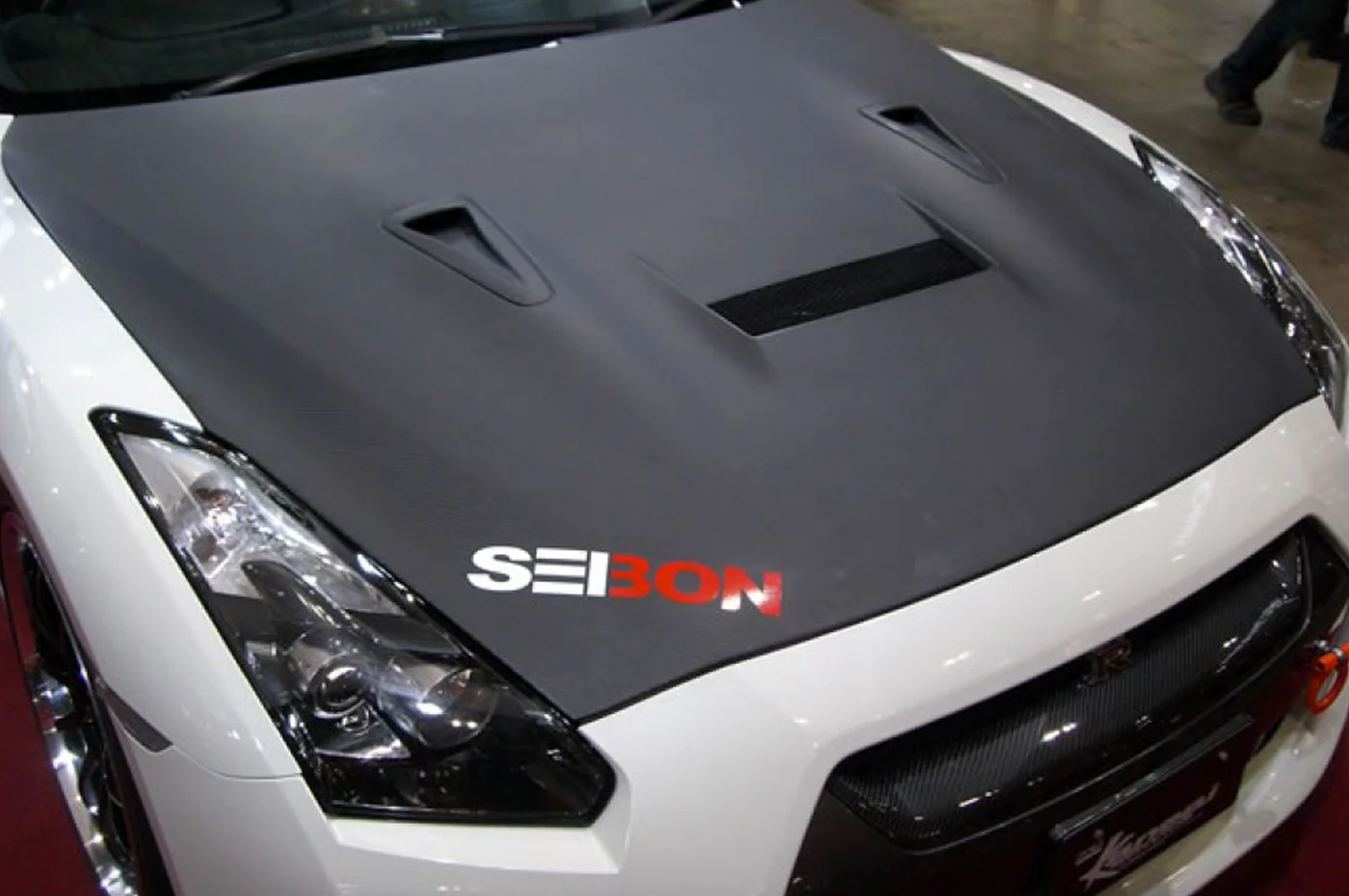 Seibon Carbon Fiber Hood VSII Style Dry for R35 GTR 2009-2016 (HD0910NSGTR-VSII-DRY) - Image 8