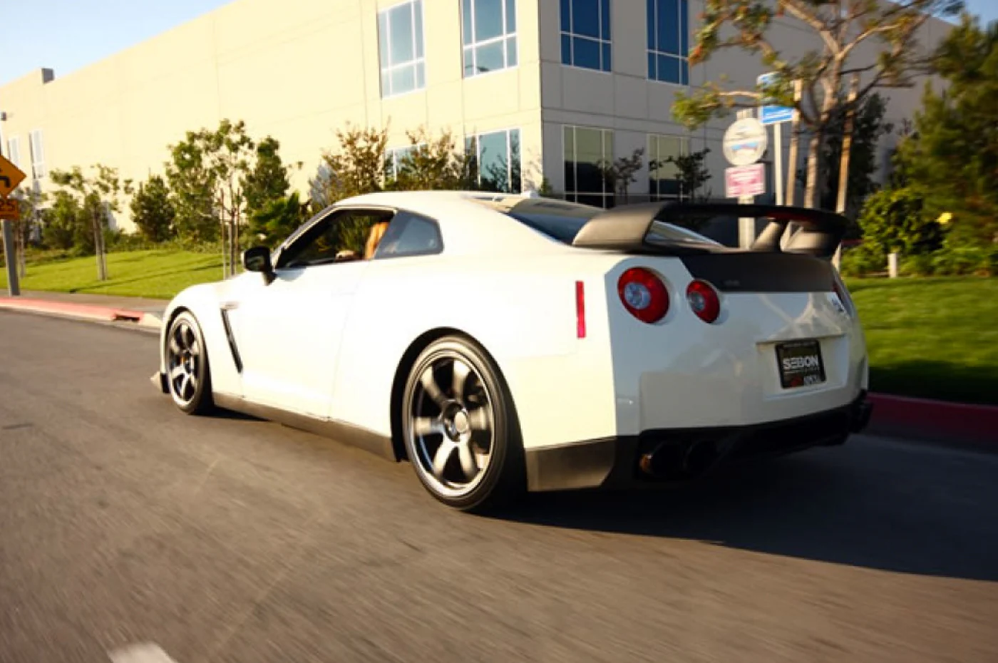 Seibon Carbon Fiber Side Skirts OEM Style for R35 GTR 2009-2016 (SS0910NSGTR-OE) - Image 7