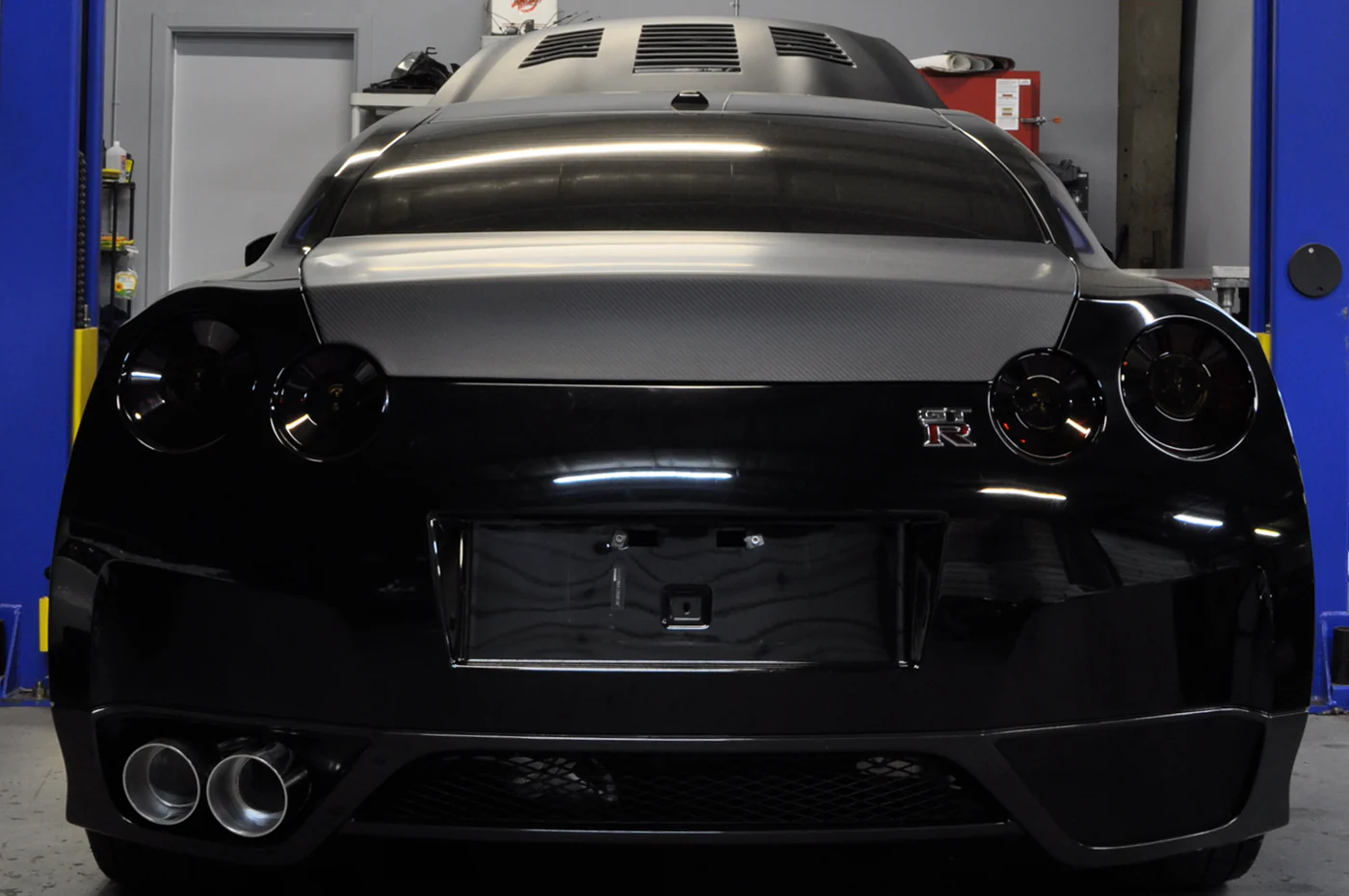 Seibon Carbon Fiber Trunk OEM Style Wingless Dry for R35 GTR (TL0910NSGTR-OE-DRY) - Image 8