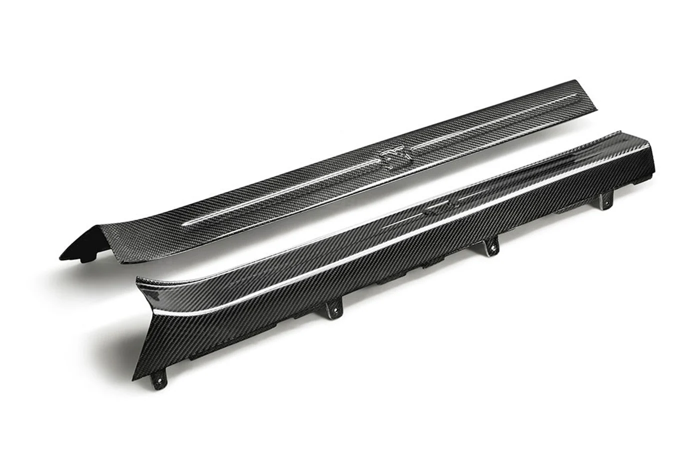 Seibon Carbon Fiber Kick Plates for R35 GTR (DS0910NSGTR) - Image 2