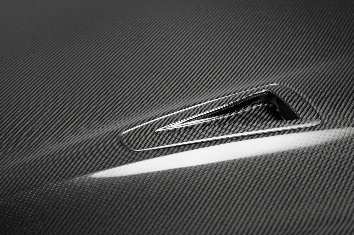 Seibon OEM Style Carbon Fiber Hood for 2017+ R35 GTR (HD17NSGTR-OE) - Image 4