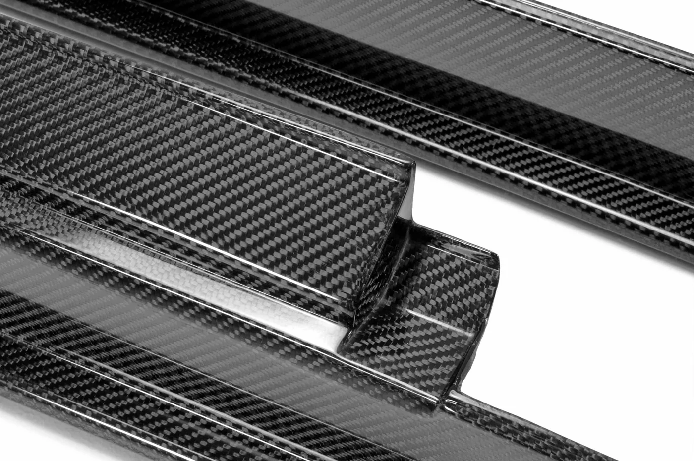 Seibon SS Style Carbon Fiber Side Skirts for R35 GTR 2009-2016 (SS1113NSGTR-SS) - Image 3