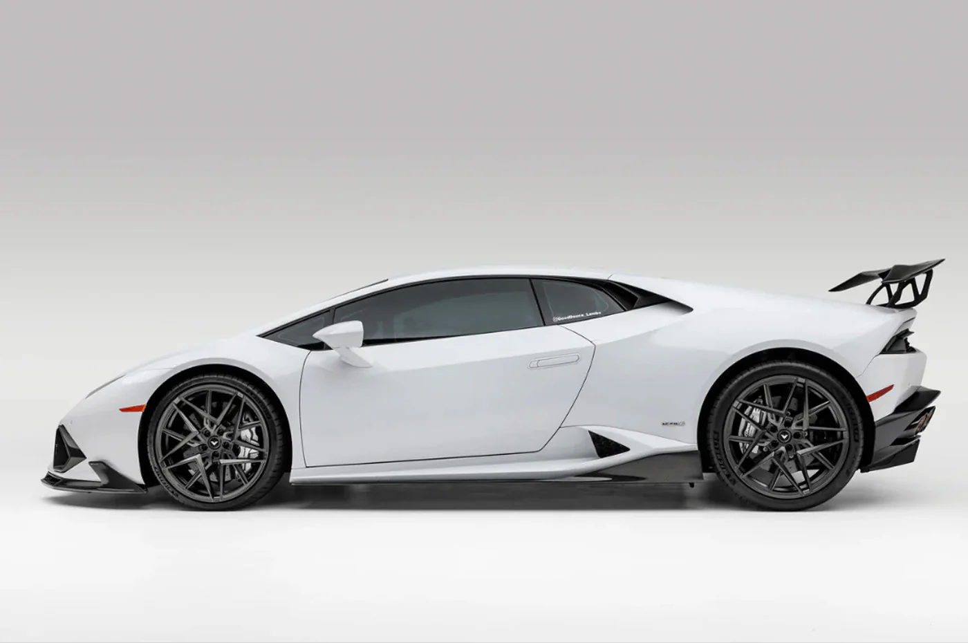 Vorsteiner Lamborghini Huracan Mondiale Edizione Carbon Aero Side Blades (0830LOV) - Image 3