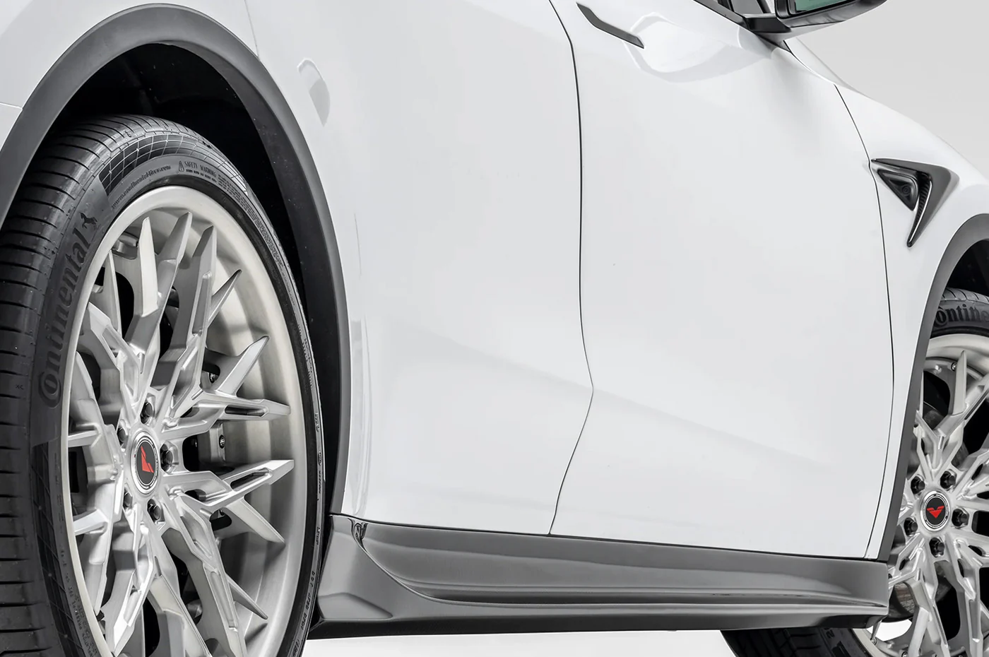 Vorsteiner Tesla Model Y Aero Carbon Fiber Side Skirts (TEV2030) - Image 2