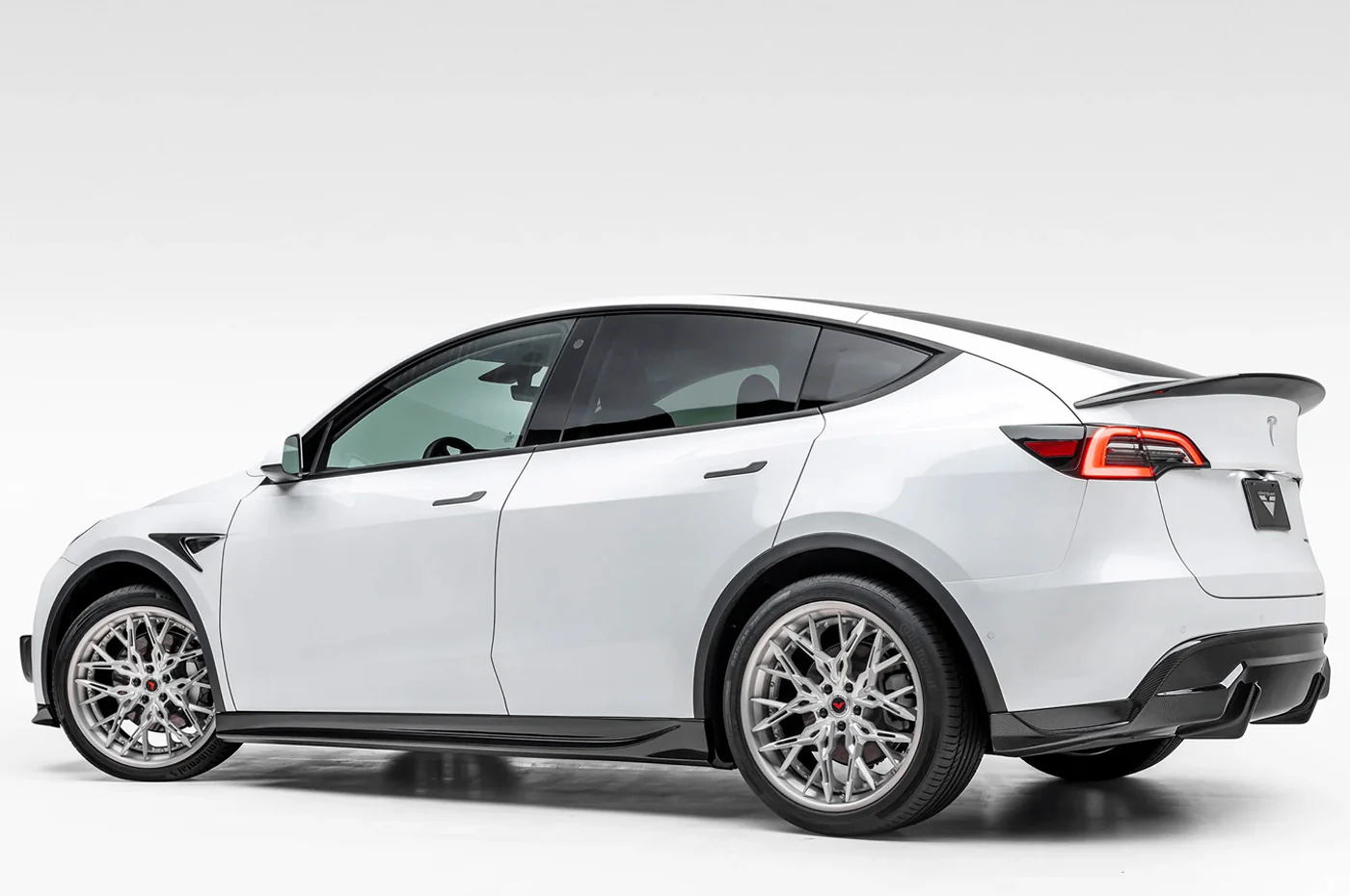 Vorsteiner Tesla Model Y Aero Carbon Fiber Side Skirts (TEV2030) - Image 3
